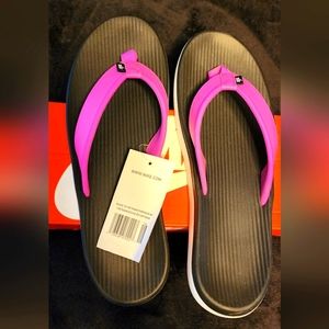 Nwt Nike women's sz 10 Bella Kai Thong flips
